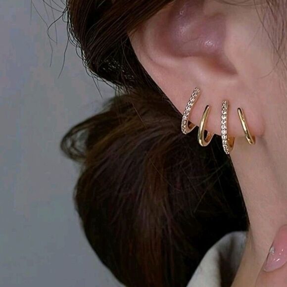 Jewelry - Elegant Gold Blingy Ear Cuff FREE SHIPPING